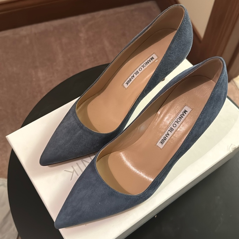 Manolo Blahnik Blue Seude 70mm Heels Size 7